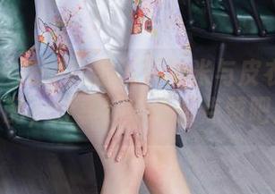袜啵啵 - 在图库里发现糯米与皮衣的默契搭配，分享过后再来点赞吧！