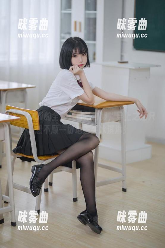许岚LAN的全套夏日运动服，穿上之后只想不顾一切地去买冰淇淋！-咪雾曲