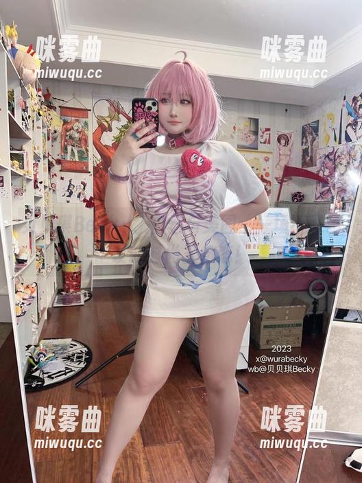 贝贝琪Becky、白丝与美图：一场不可思议的时尚三角恋！-咪雾曲