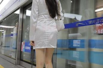 魔镜街拍 - 婷婷的作品集：寒风里那诱人的肉丝美人，谁能拒绝呢？