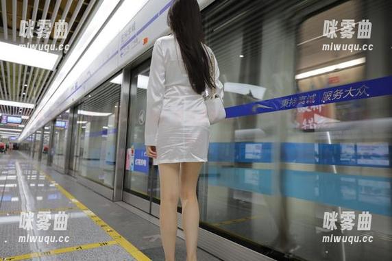 魔镜街拍 - 婷婷的作品集：寒风里那诱人的肉丝美人，谁能拒绝呢？-咪雾曲